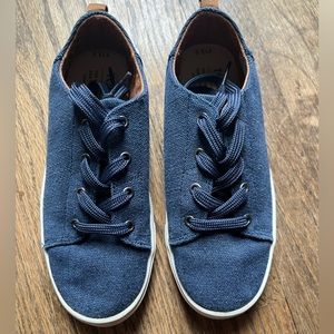 Toms tie-up sneakers
